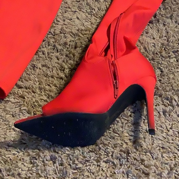 ❤️‍🔥❤️‍🔥Ladies Red Knee Boots❤️‍🔥❤️‍🔥 - Picture 2 of 6